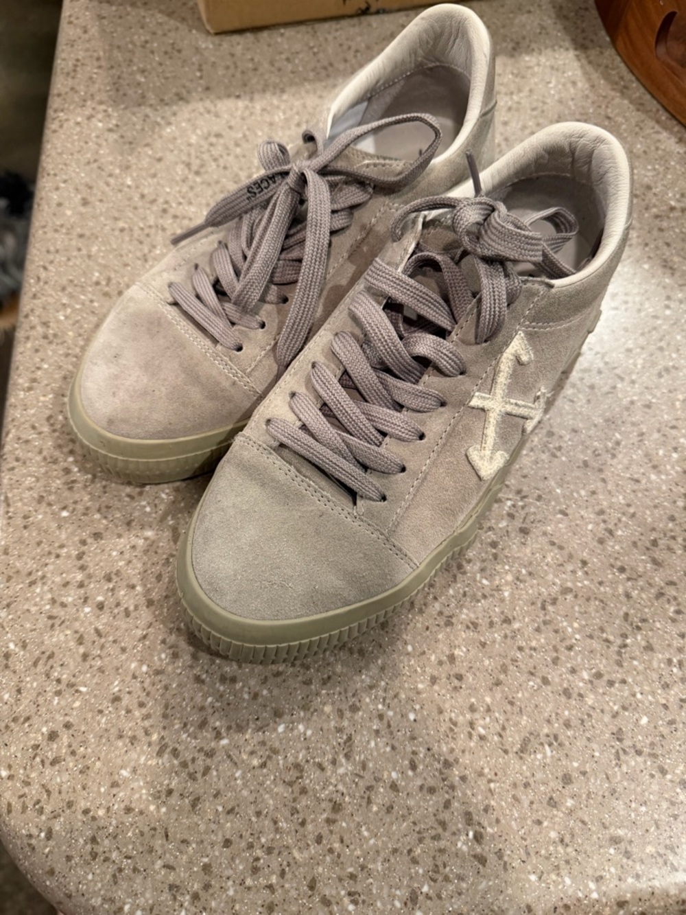 Off-White Suede Low-Top Sneakers in Light Gray with White Arrow